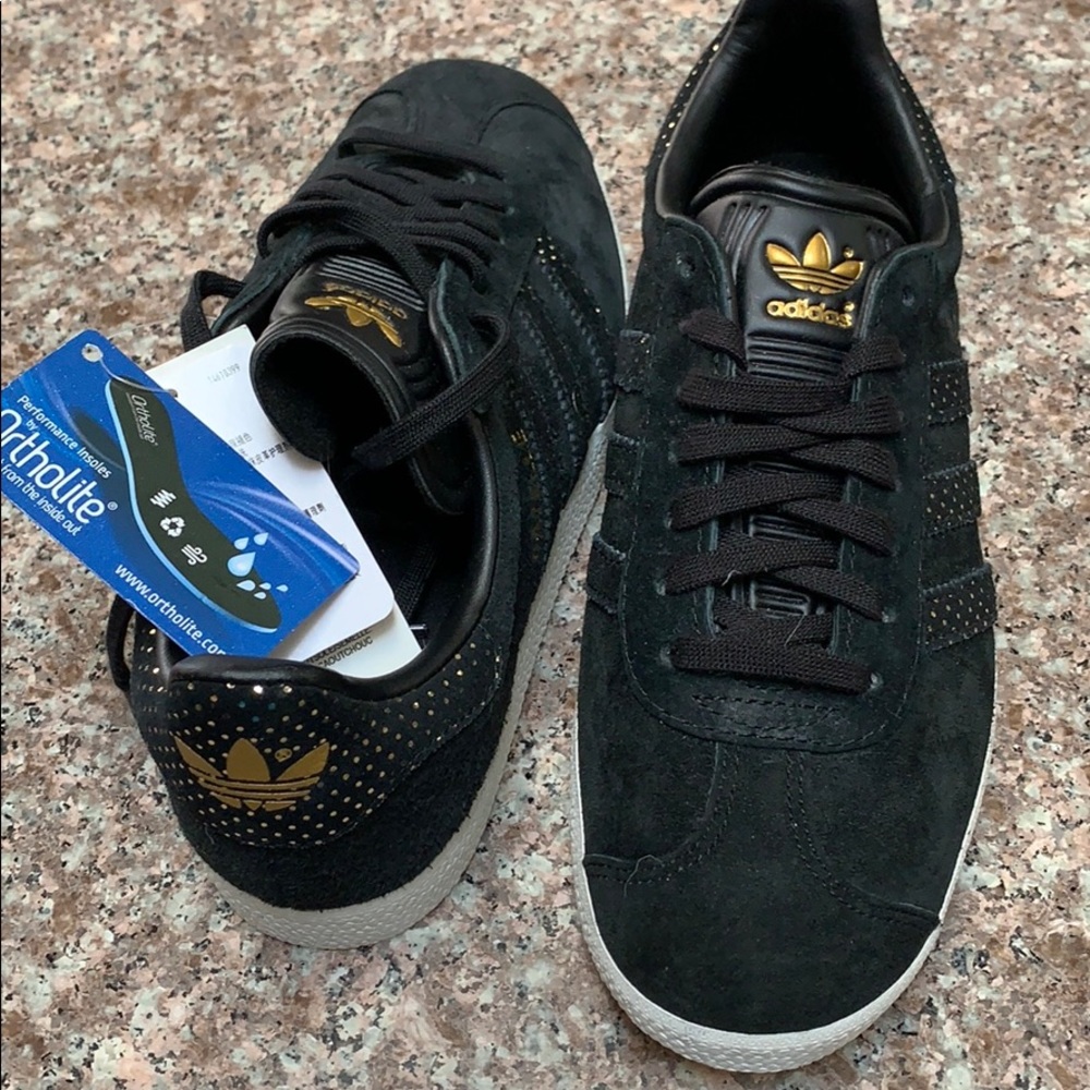 Adidas gazelle black & gold suede sneakers 6.5